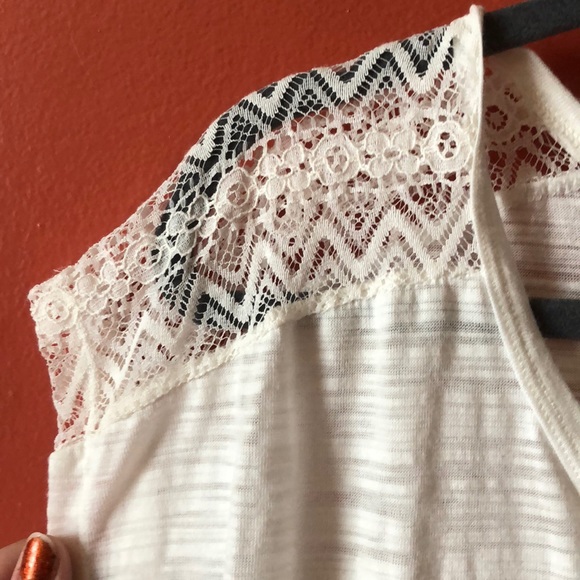 White top - Picture 4 of 5